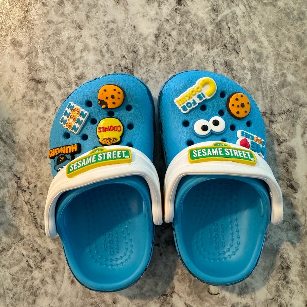 Size 4 toddler crocs